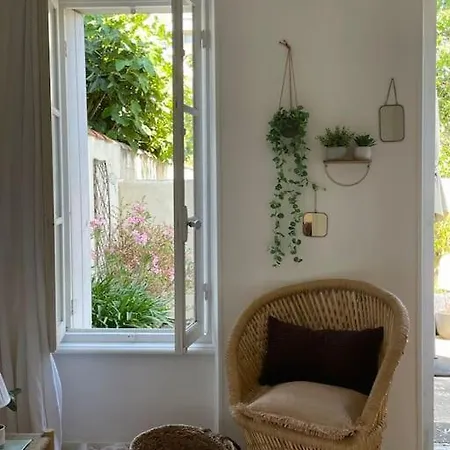 Apartment Logement Avec Terrasse A 450m Et Centreville *