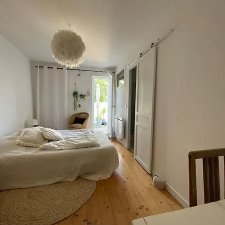 Logement Avec Terrasse A 450m Et Centreville Apartment