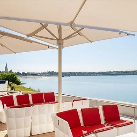 Apartment Logement Avec Terrasse A 450m Et Centreville *