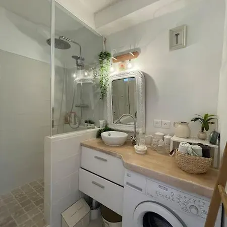 Apartment Logement Avec Terrasse A 450m Et Centreville