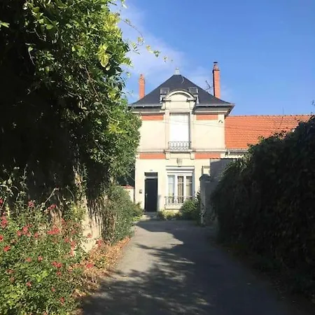Logement Avec Terrasse A 450m Et Centreville *