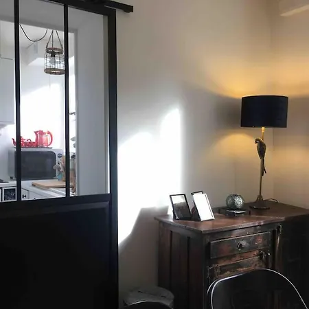Apartment Logement Avec Terrasse A 450m Et Centreville La Rochelle (Charente-Maritime)