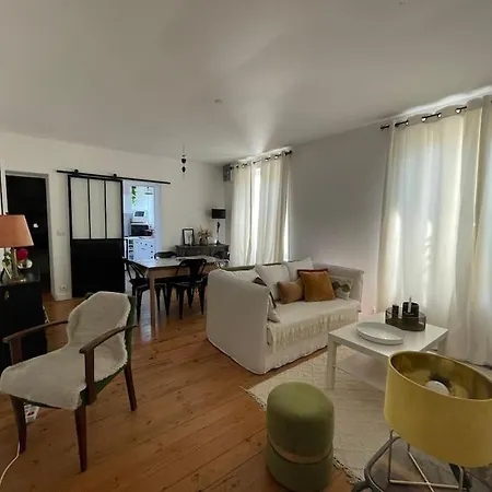 Logement Avec Terrasse A 450m Et Centreville Apartment