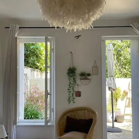 Logement Avec Terrasse A 450m Et Centreville