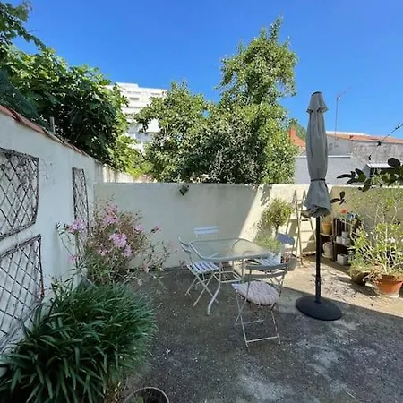 Logement Avec Terrasse A 450m Et Centreville Apartment *