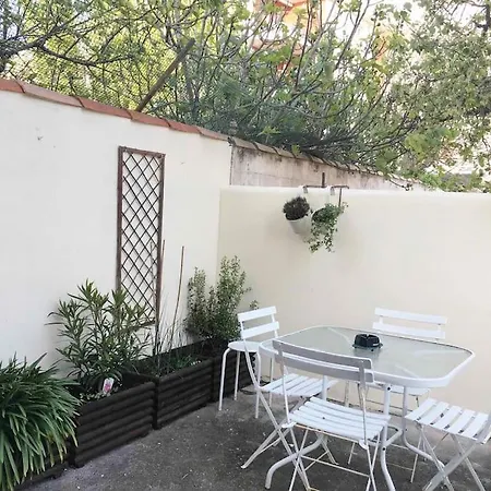 Logement Avec Terrasse A 450m Et Centreville