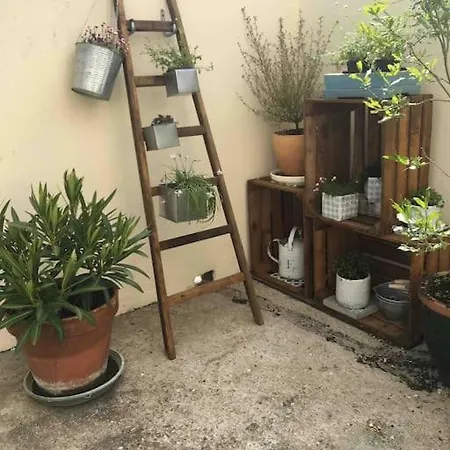 Apartment Logement Avec Terrasse A 450m Et Centreville La Rochelle (Charente-Maritime)